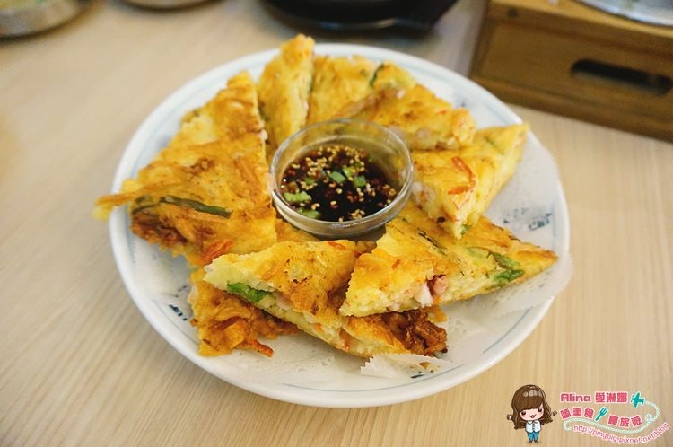 【台北美食】南港 豆腐村|5種小菜免費吃到飽的韓式料理店 @Alina 愛琳娜 海鮮煎餅