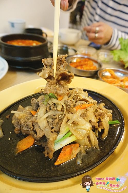 【台北美食】南港 豆腐村|5種小菜免費吃到飽的韓式料理店 @Alina 愛琳娜 韓式烤肉