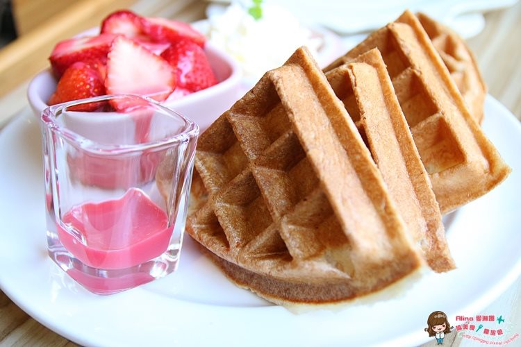 【台北食記】框影咖啡 The Who Cafe 可愛貓咪立體咖啡拉花 @Alina 愛琳娜
