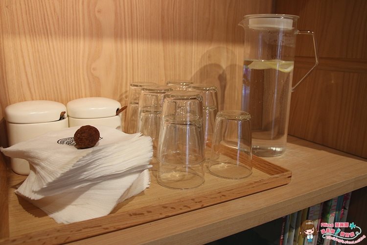 【台北美食】米販咖啡 北歐木頭極簡風咖啡館，抹茶戚風下午茶 @Alina 愛琳娜