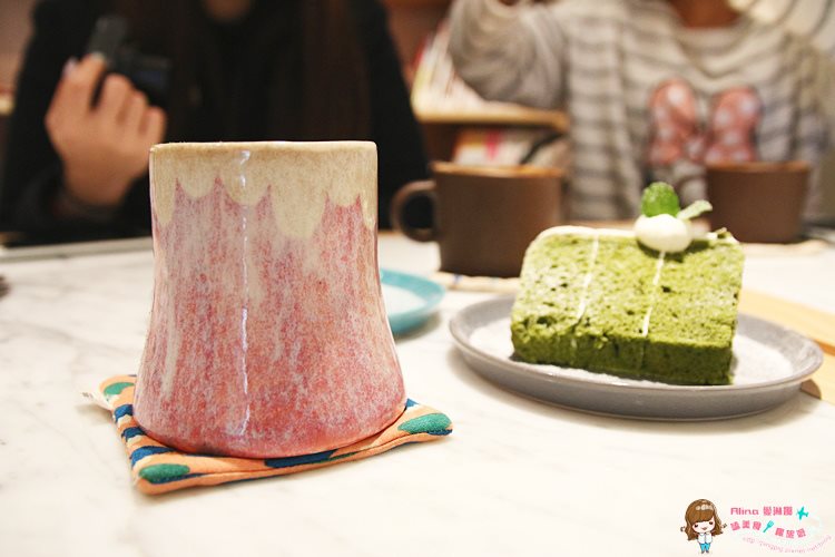 【台北美食】米販咖啡 北歐木頭極簡風咖啡館，抹茶戚風下午茶 @Alina 愛琳娜