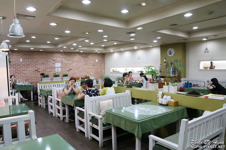 【首爾美食】梨大BaB韓式拌飯｜傳統家庭式拌飯跟豆腐鍋 @Alina 愛琳娜