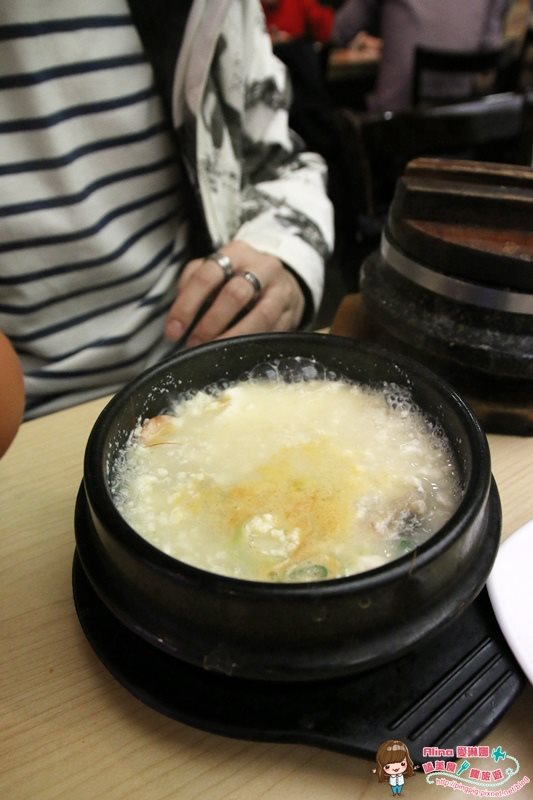 【首爾美食】新村芝麻村石磨豆腐鍋專賣店｜豆腐花般鮮甜 @Alina 愛琳娜