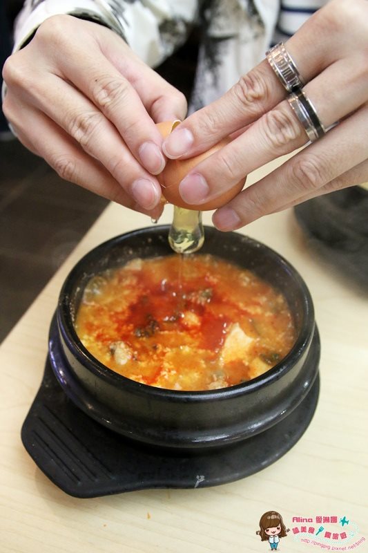 【首爾美食】新村芝麻村石磨豆腐鍋專賣店｜豆腐花般鮮甜 @Alina 愛琳娜