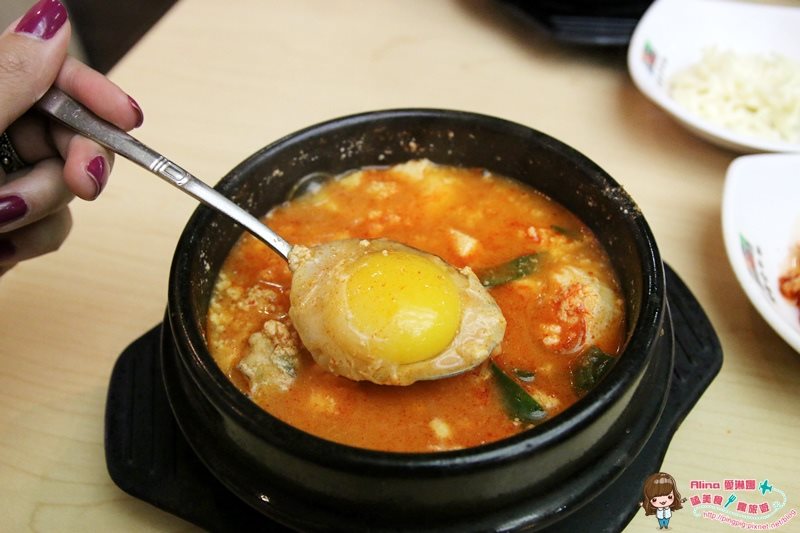 【首爾美食】新村芝麻村石磨豆腐鍋專賣店|豆腐花般鮮甜 @Alina 愛琳娜 【首爾美食】新村芝麻村石磨豆腐鍋專賣店|豆腐花般鮮甜 @Alina 愛琳娜