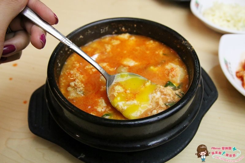 【首爾美食】新村芝麻村石磨豆腐鍋專賣店|豆腐花般鮮甜 @Alina 愛琳娜 【首爾美食】新村芝麻村石磨豆腐鍋專賣店|豆腐花般鮮甜 @Alina 愛琳娜