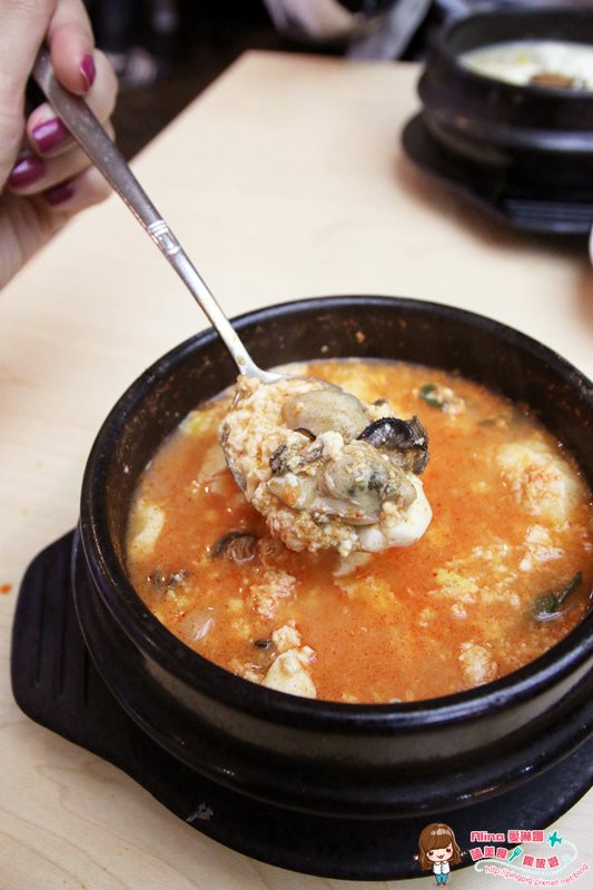 【首爾美食】新村芝麻村石磨豆腐鍋專賣店|豆腐花般鮮甜 @Alina 愛琳娜 【首爾美食】新村芝麻村石磨豆腐鍋專賣店|豆腐花般鮮甜 @Alina 愛琳娜