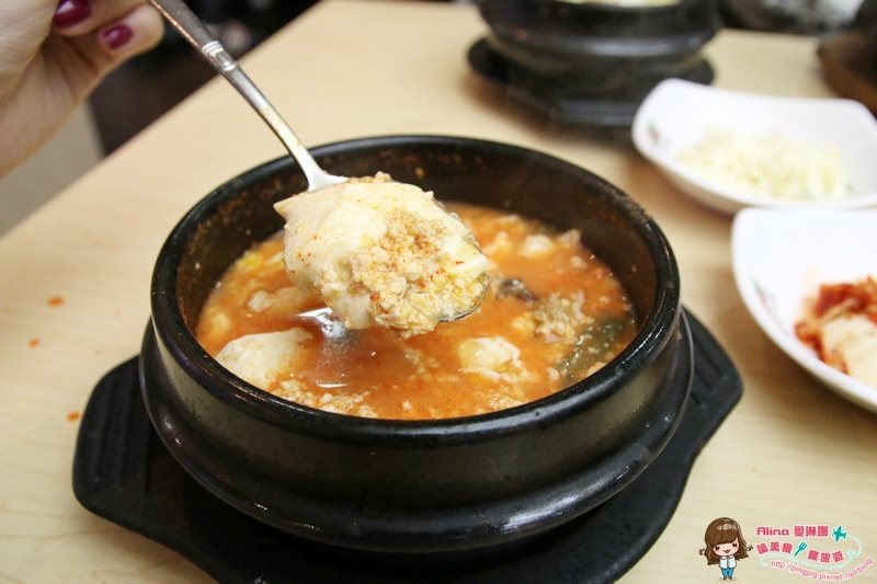 【首爾美食】新村芝麻村石磨豆腐鍋專賣店|豆腐花般鮮甜 @Alina 愛琳娜 【首爾美食】新村芝麻村石磨豆腐鍋專賣店|豆腐花般鮮甜 @Alina 愛琳娜
