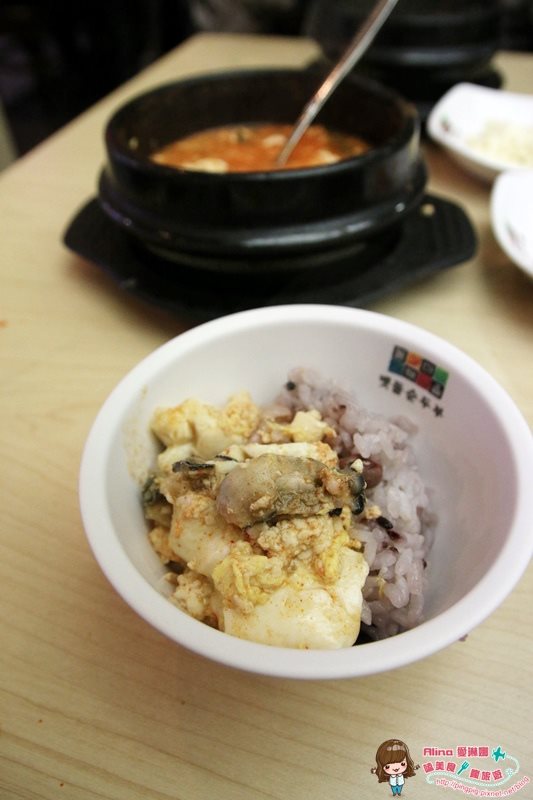 【首爾美食】新村芝麻村石磨豆腐鍋專賣店|豆腐花般鮮甜 @Alina 愛琳娜 【首爾美食】新村芝麻村石磨豆腐鍋專賣店|豆腐花般鮮甜 @Alina 愛琳娜