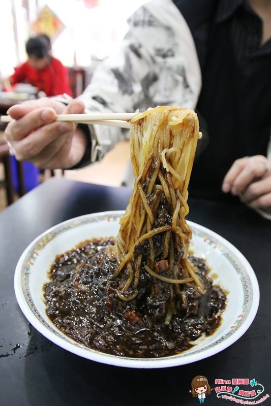 【首爾美食】東華飯店 韓式炸醬麵 黑嚕嚕的拌醬十分特別 @Alina 愛琳娜 【首爾美食】東華飯店 韓式炸醬麵 黑嚕嚕的拌醬十分特別 @Alina 愛琳娜
