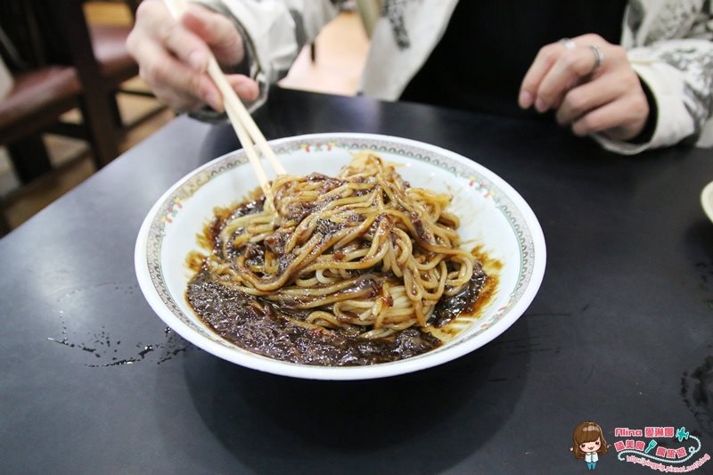 【首爾美食】東華飯店 韓式炸醬麵 黑嚕嚕的拌醬十分特別 @Alina 愛琳娜 【首爾美食】東華飯店 韓式炸醬麵 黑嚕嚕的拌醬十分特別 @Alina 愛琳娜