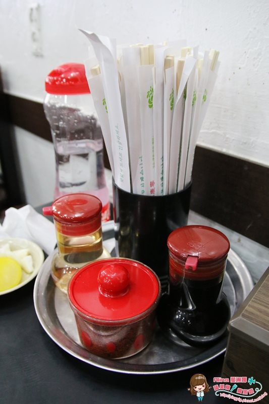 【首爾美食】東華飯店 韓式炸醬麵 黑嚕嚕的拌醬十分特別 @Alina 愛琳娜
