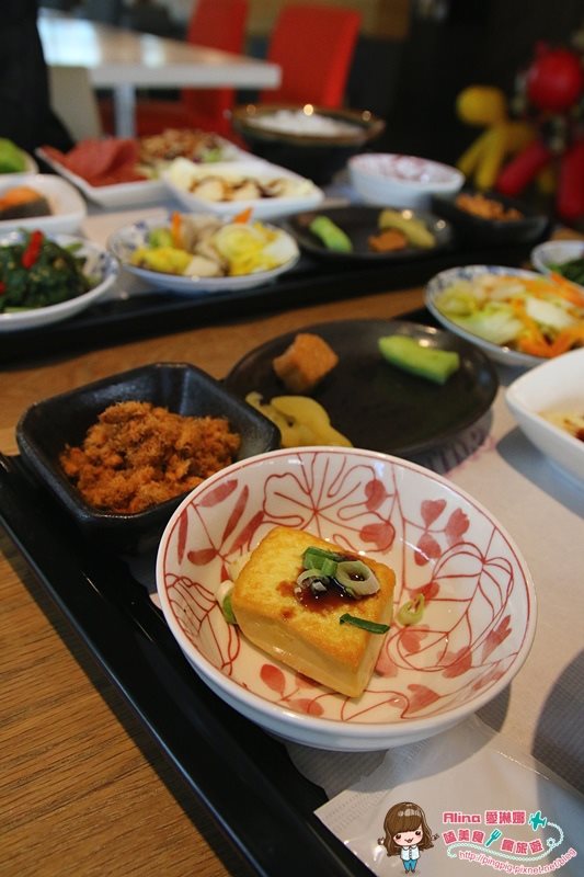 【宜蘭民宿】礁溪冒煙的石頭|溫泉度假旅館專屬湯屋一泊三食 @Alina 愛琳娜 冒煙的石頭民宿早餐