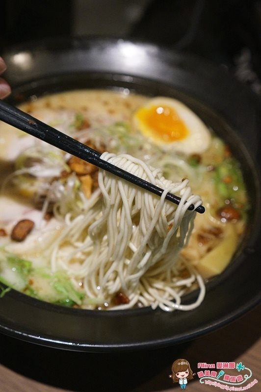 【台北食記】南港樂麵屋 蚌蚌拉麵湯頭鮮,就在中國信託金融園區 @Alina 愛琳娜