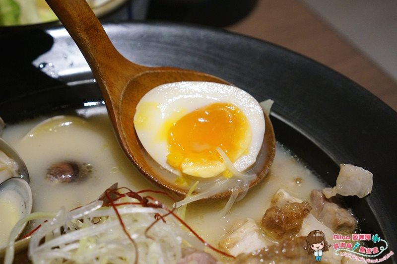 【台北食記】南港樂麵屋 蚌蚌拉麵湯頭鮮,就在中國信託金融園區 @Alina 愛琳娜