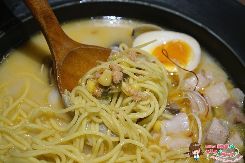 【台北食記】南港樂麵屋 蚌蚌拉麵湯頭鮮,就在中國信託金融園區 @Alina 愛琳娜