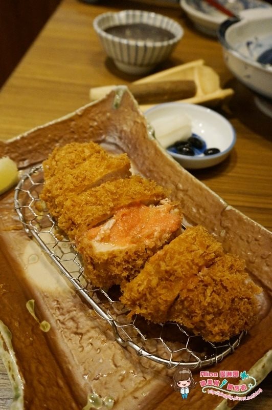 【台北食記】勝勢日式豬排 伊勢路 明太子爆漿與黑豚里肌大對決 @Alina 愛琳娜 【台北食記】勝勢日式豬排 伊勢路 明太子爆漿與黑豚里肌大對決 @Alina 愛琳娜