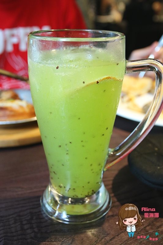 【台北食記】瓦法奇朵松菸店|焗烤馬鈴薯+安格斯牛肉漢堡 @Alina 愛琳娜 【台北食記】瓦法奇朵松菸店|焗烤馬鈴薯+安格斯牛肉漢堡 @Alina 愛琳娜