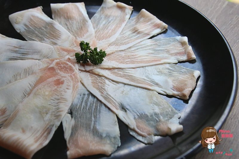 【台北美食】問鼎麻辣養生鍋 古文物館裡吃 choice 牛肉麻辣火鍋 @Alina 愛琳娜 【台北美食】問鼎麻辣養生鍋 古文物館裡吃 choice 牛肉麻辣火鍋 @Alina 愛琳娜