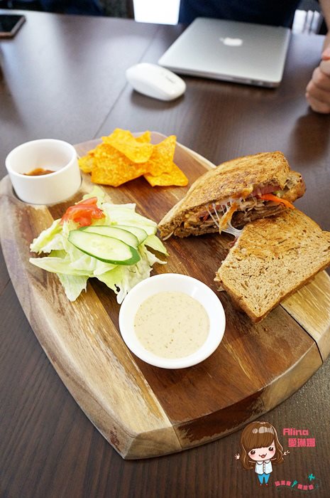 【台北咖啡館】科技大樓 Pillow Cafe 用餐不限時+免費插座 @Alina 愛琳娜