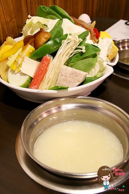 【新店美食】鮮境涮涮鍋 主打雙人套餐好優惠，霜降牛肉薄嫩好吃 @Alina 愛琳娜