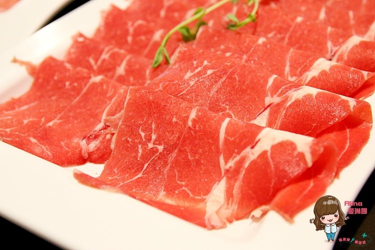 【新店美食】鮮境涮涮鍋 主打雙人套餐好優惠，霜降牛肉薄嫩好吃 @Alina 愛琳娜