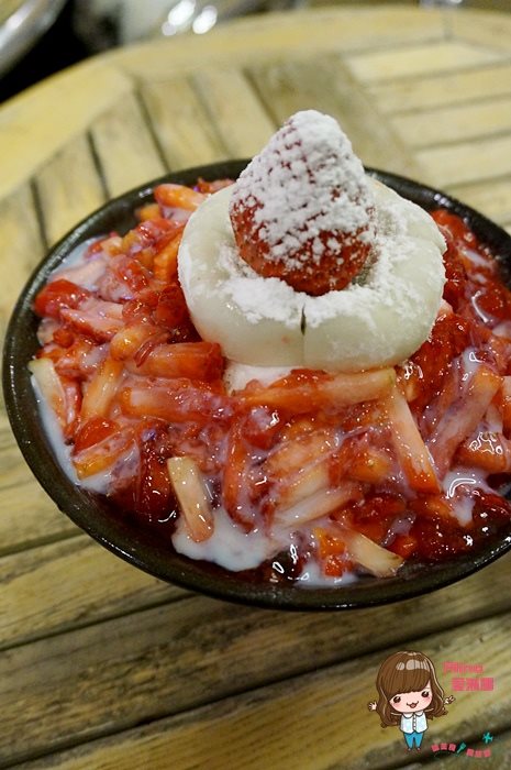 【首爾美食】雪冰東大門店 Sulbing草莓煉乳雪花冰,紅豆麻糬好Q彈 @Alina 愛琳娜