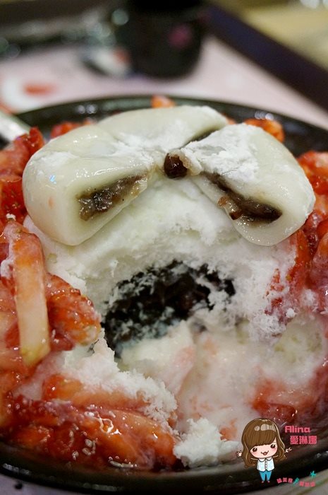 【首爾美食】雪冰東大門店 Sulbing草莓煉乳雪花冰,紅豆麻糬好Q彈 @Alina 愛琳娜
