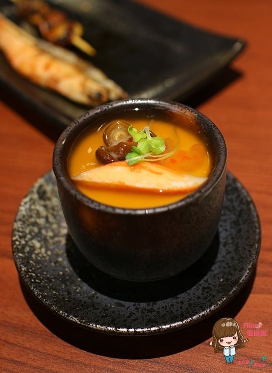 【台北美食】狗一下居食酒屋｜巨大明蝦毛毛蟲壽司被明太子淹沒 @Alina 愛琳娜