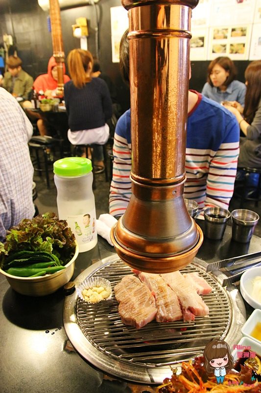 【首爾美食】新村胖胖豬烤肉 便宜好吃,韓國豬五花烤肉彈牙多汁 @Alina 愛琳娜 【首爾美食】新村胖胖豬烤肉 便宜好吃,韓國豬五花烤肉彈牙多汁 @Alina 愛琳娜