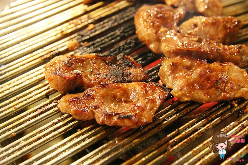 【首爾美食】新村胖胖豬烤肉 便宜好吃,韓國豬五花烤肉彈牙多汁 @Alina 愛琳娜 【首爾美食】新村胖胖豬烤肉 便宜好吃,韓國豬五花烤肉彈牙多汁 @Alina 愛琳娜