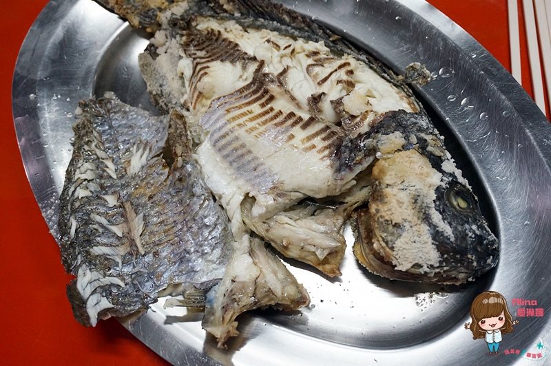 【花蓮美食】轟炸雞場|傳統桶仔雞、碳烤魚,後山家鄉味甕仔雞 @Alina 愛琳娜 【花蓮美食】轟炸雞場|傳統桶仔雞、碳烤魚,後山家鄉味甕仔雞 @Alina 愛琳娜