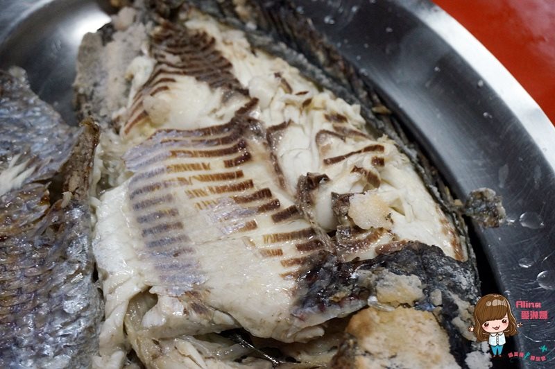 【花蓮美食】轟炸雞場｜傳統桶仔雞、碳烤魚，後山家鄉味甕仔雞 @Alina 愛琳娜