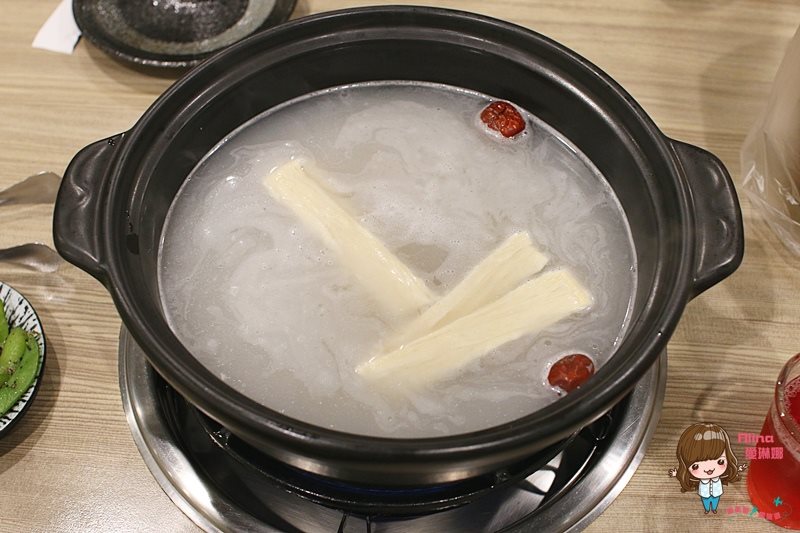 【台北食記】十二籃螃蟹火鍋 秋蟹沙公海陸粥火鍋,秋天吃最鮮美 @Alina 愛琳娜 【台北食記】十二籃螃蟹火鍋 秋蟹沙公海陸粥火鍋,秋天吃最鮮美 @Alina 愛琳娜