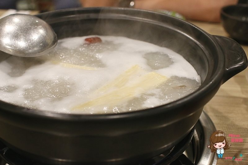 【台北食記】十二籃螃蟹火鍋 秋蟹沙公海陸粥火鍋,秋天吃最鮮美 @Alina 愛琳娜 【台北食記】十二籃螃蟹火鍋 秋蟹沙公海陸粥火鍋,秋天吃最鮮美 @Alina 愛琳娜