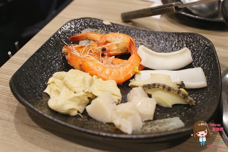 【台北食記】十二籃螃蟹火鍋 秋蟹沙公海陸粥火鍋,秋天吃最鮮美 @Alina 愛琳娜 【台北食記】十二籃螃蟹火鍋 秋蟹沙公海陸粥火鍋,秋天吃最鮮美 @Alina 愛琳娜