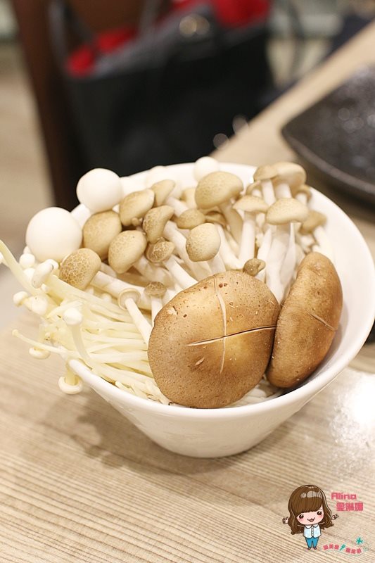 【台北食記】十二籃螃蟹火鍋 秋蟹沙公海陸粥火鍋,秋天吃最鮮美 @Alina 愛琳娜 【台北食記】十二籃螃蟹火鍋 秋蟹沙公海陸粥火鍋,秋天吃最鮮美 @Alina 愛琳娜
