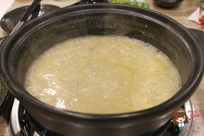 【台北食記】十二籃螃蟹火鍋 秋蟹沙公海陸粥火鍋,秋天吃最鮮美 @Alina 愛琳娜 【台北食記】十二籃螃蟹火鍋 秋蟹沙公海陸粥火鍋,秋天吃最鮮美 @Alina 愛琳娜