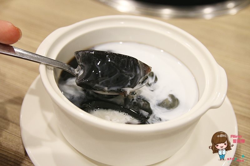 【台北食記】十二籃螃蟹火鍋 秋蟹沙公海陸粥火鍋,秋天吃最鮮美 @Alina 愛琳娜 【台北食記】十二籃螃蟹火鍋 秋蟹沙公海陸粥火鍋,秋天吃最鮮美 @Alina 愛琳娜