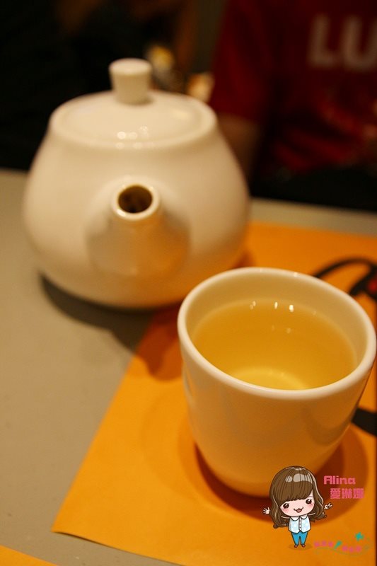 【香港美食】尖沙咀奌心代表 港式飲茶｜蛋黃哥黃金流沙包好療癒 @Alina 愛琳娜