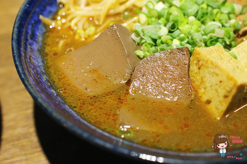 【台北美食】勝面 麻辣牛肉拉麵 精燉牛肉拉麵 鮮嫩牛肉片帶著花椒獨特香氣 香麻夠味 @Alina 愛琳娜 【台北美食】勝面 麻辣牛肉拉麵 精燉牛肉拉麵 鮮嫩牛肉片帶著花椒獨特香氣 香麻夠味 @Alina 愛琳娜