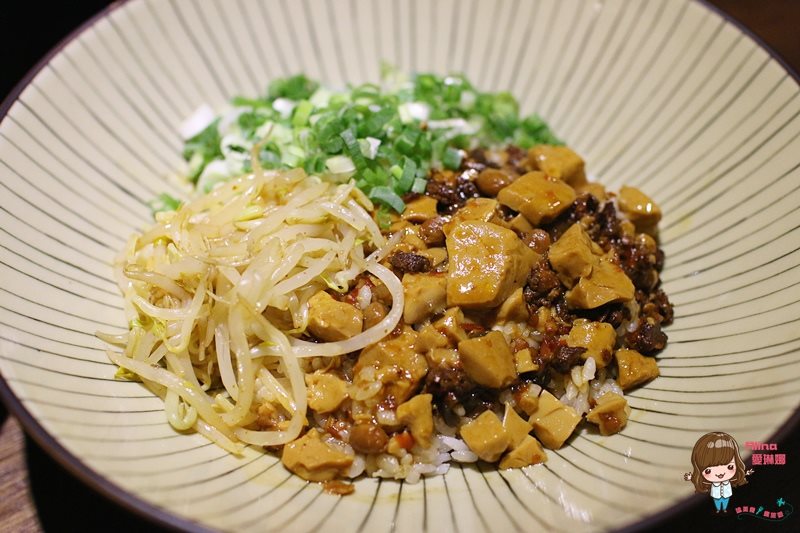 【台北美食】勝面 麻辣牛肉拉麵 精燉牛肉拉麵 鮮嫩牛肉片帶著花椒獨特香氣 香麻夠味 @Alina 愛琳娜 【台北美食】勝面 麻辣牛肉拉麵 精燉牛肉拉麵 鮮嫩牛肉片帶著花椒獨特香氣 香麻夠味 @Alina 愛琳娜