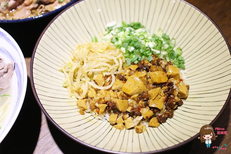 【台北美食】勝面 麻辣牛肉拉麵 精燉牛肉拉麵 鮮嫩牛肉片帶著花椒獨特香氣 香麻夠味 @Alina 愛琳娜