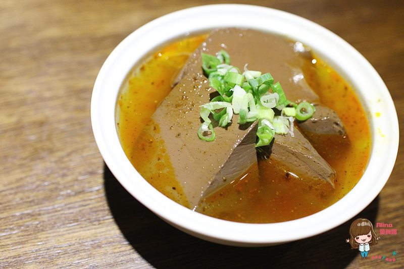 【台北美食】勝面 麻辣牛肉拉麵 精燉牛肉拉麵 鮮嫩牛肉片帶著花椒獨特香氣 香麻夠味 @Alina 愛琳娜