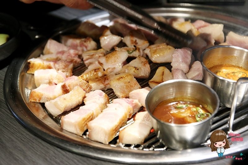 【首爾美食】弘大 401烤肉-Running Man HAHA的烤肉店 @Alina 愛琳娜