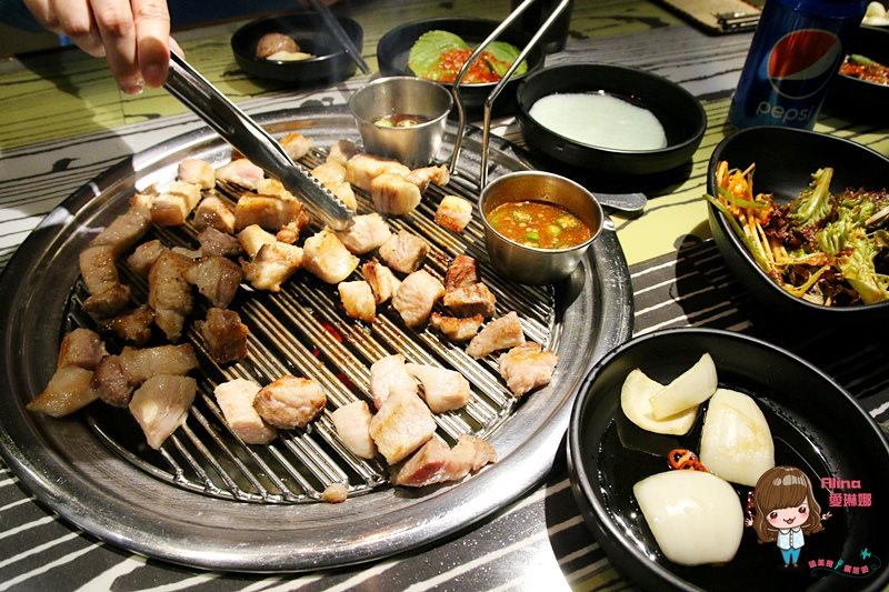 【首爾美食】弘大 401烤肉-Running Man HAHA的烤肉店 @Alina 愛琳娜
