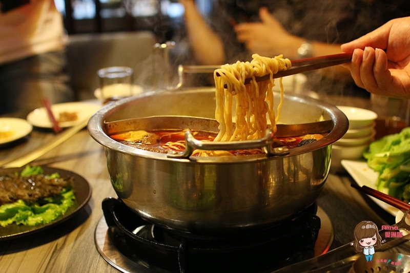 【台北美食】福記紅白鍋 HOKI 麻辣鍋香麻濃郁,八德路宵夜美食 @Alina 愛琳娜 【台北美食】福記紅白鍋 HOKI 麻辣鍋香麻濃郁,八德路宵夜美食 @Alina 愛琳娜