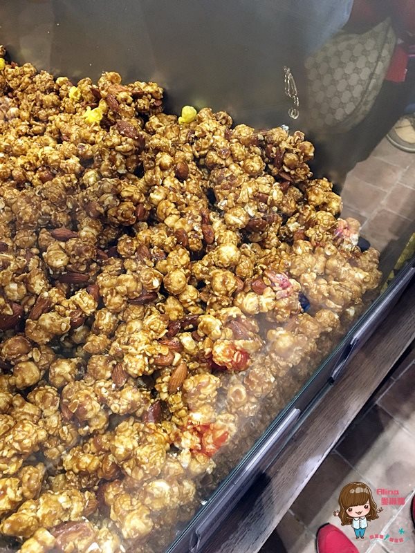 【台北食記】世貿101 Garrett Popcorn 芝加哥味爆米花比香港便宜 @Alina 愛琳娜 【台北食記】世貿101 Garrett Popcorn 芝加哥味爆米花比香港便宜 @Alina 愛琳娜