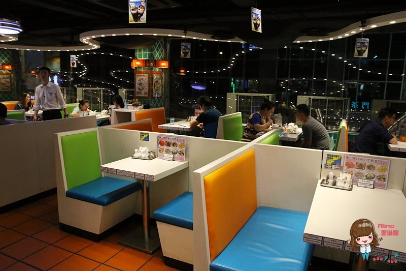 【香港美食】銅鑼灣澳門茶餐廳 豬扒豬仔包、乾炒公仔麵+鴛鴦奶茶 @Alina 愛琳娜
