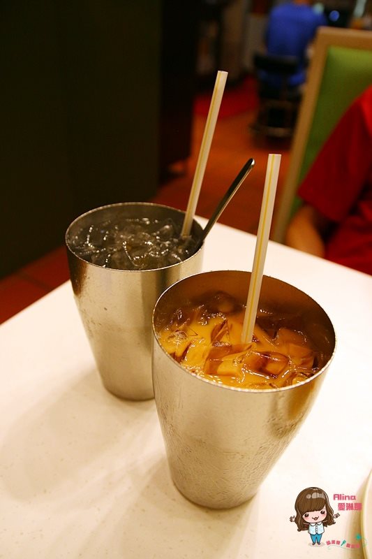 【香港美食】銅鑼灣澳門茶餐廳 豬扒豬仔包、乾炒公仔麵+鴛鴦奶茶 @Alina 愛琳娜
